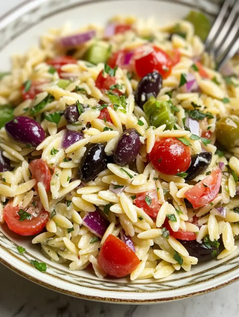 Griechischer Orzo-Nudelsalat