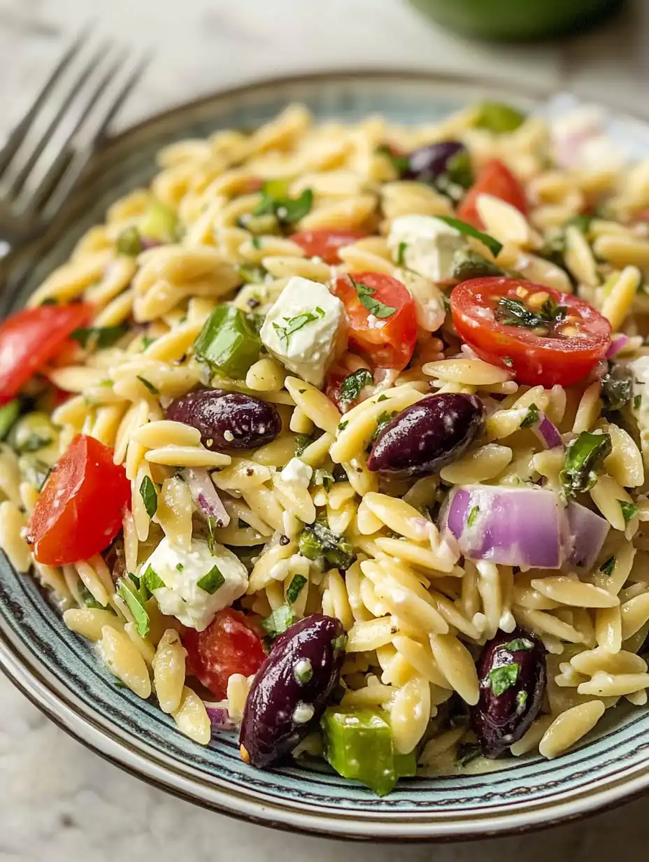 Griechischer Orzo-Nudelsalat
